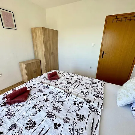 Apartment Lora