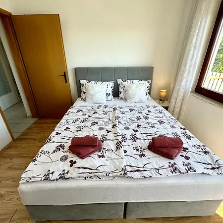 Apartment Lora