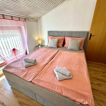 Lora Apartament