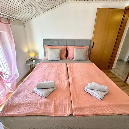 Apartment Lora