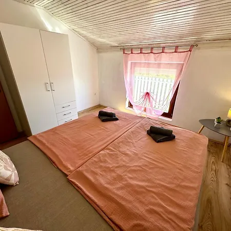 Apartment Lora